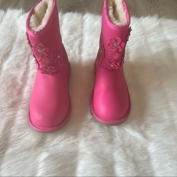 UGG Nubuck Studded Accents Snow Boots (4) - Picture 2 of 16